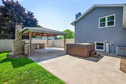Exterior - w5642 Michelle Way, Appleton, WI 54915 photo 4 of 6