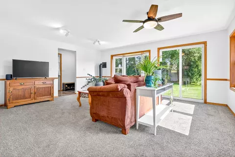 Living - w5642 Michelle Way, Appleton, WI 54915 photo 3 of 5