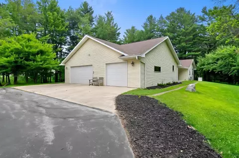 1390 N Timber Trl, Suamico, WI 54173