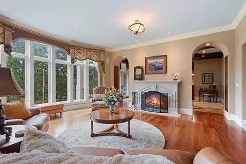 Living - 1233 W Cedar St, Appleton, WI 54914 photo 2 of 5