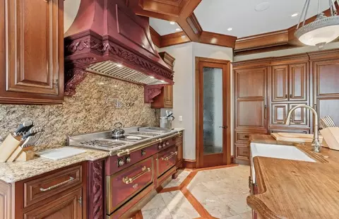 Kitchen - 1233 W Cedar St, Appleton, WI 54914 photo 3 of 7