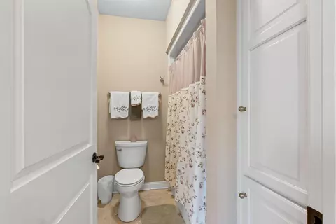 Bath - 1233 W Cedar St, Appleton, WI 54914 photo 7 of 9