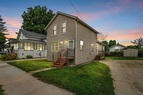216 W 8th Ave, Oshkosh, WI 54902