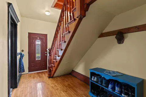Entry Way - 1209 N Lawe St, Appleton, WI 54911 photo 1 of 7