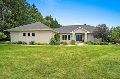 2891 Scotch Pine Trl, Green Bay, WI 54313