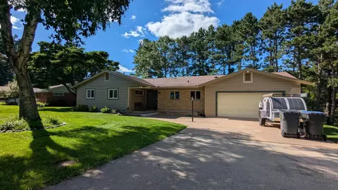 118 Shadow Lake Dr, Waupaca, WI 54981