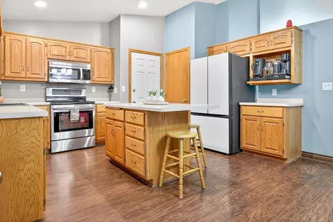 w2433 Hickory Park Drive, Appleton, WI 54915 photo 2