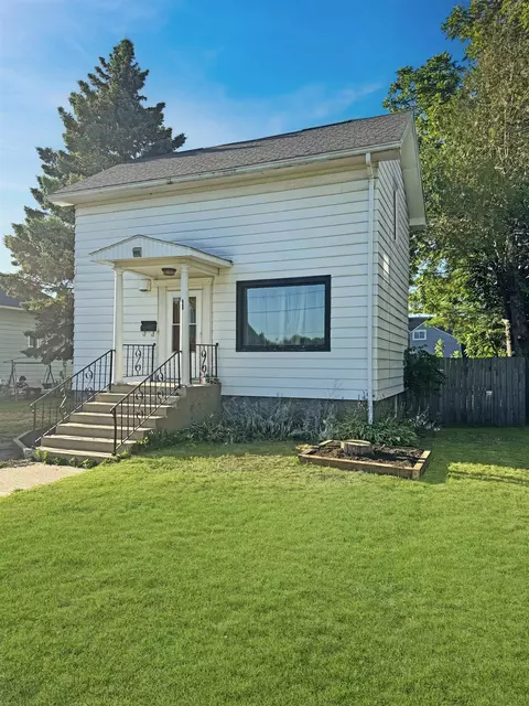 1612 Mary St, Marinette, WI 54143