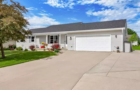 2110 High Meadows Ln, Neenah, WI 54956