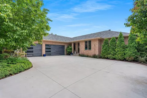 2821 Legend Ln, De Pere, WI 54115