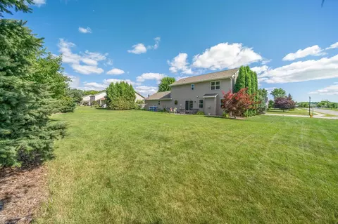 Exterior - 4303 N Bull Rush Dr, Appleton, WI 54913 photo 5 of 7