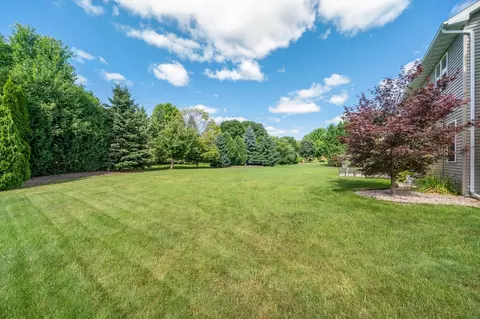Exterior - 4303 N Bull Rush Dr, Appleton, WI 54913 photo 6 of 7