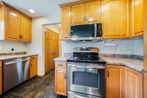 Kitchen - 4303 N Bull Rush Dr, Appleton, WI 54913 photo 4 of 5
