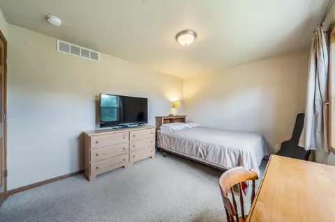 Bedroom - 4303 N Bull Rush Dr, Appleton, WI 54913 photo 6 of 8