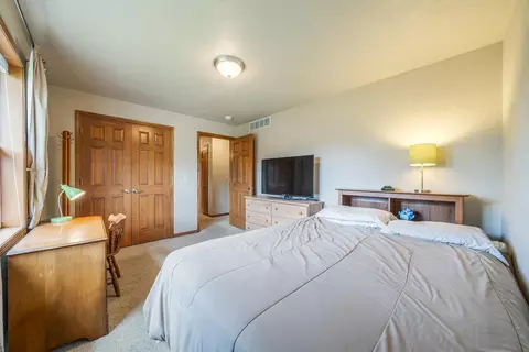 Bedroom - 4303 N Bull Rush Dr, Appleton, WI 54913 photo 7 of 8