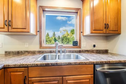 Kitchen - 4303 N Bull Rush Dr, Appleton, WI 54913 photo 3 of 5