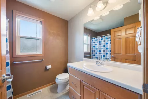 Bath - 4303 N Bull Rush Dr, Appleton, WI 54913 photo 3 of 3