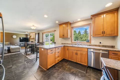 Kitchen - 4303 N Bull Rush Dr, Appleton, WI 54913 photo 1 of 5
