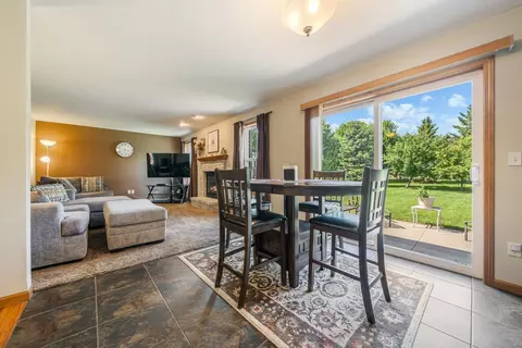 Dining - 4303 N Bull Rush Dr, Appleton, WI 54913 photo 2 of 3