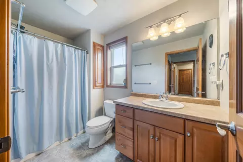 Bath - 4303 N Bull Rush Dr, Appleton, WI 54913 photo 2 of 3