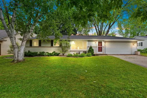 1166 Echo Ln, Green Bay, WI 54304