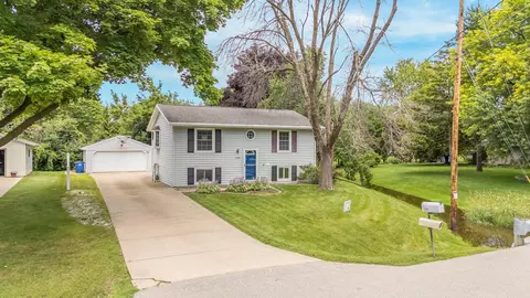 1358 Glenview Dr, Neenah, WI 54956