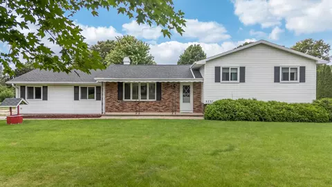 5237 Juniper Ln, Oshkosh, WI 54904