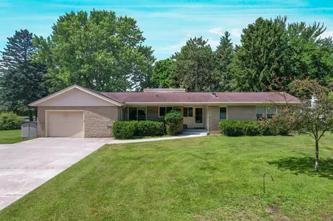 2545 Na Wa Ka Dr, Marinette, WI 54143