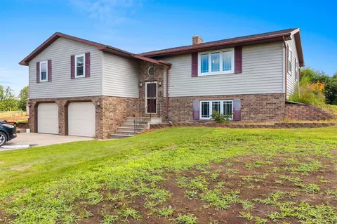 5914 Airport Dr, Pulaski, WI 54162