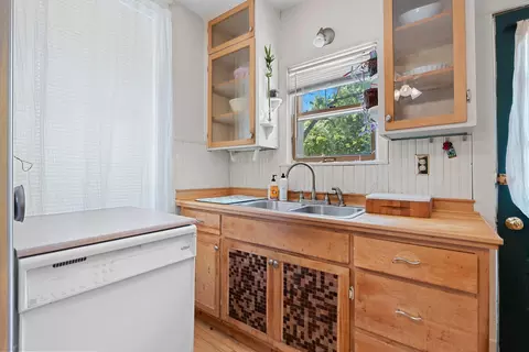 Kitchen - 1025 S Lawe St, Appleton, WI 54915 photo 3 of 4