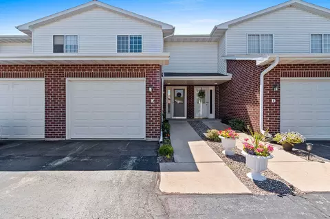 1907 Riverside Dr #E, Green Bay, WI 54313