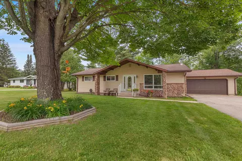 5112 Airport Ln, Laona, WI 54541