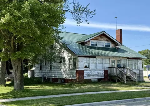 2057 Maple Ave, Marinette, WI 54143