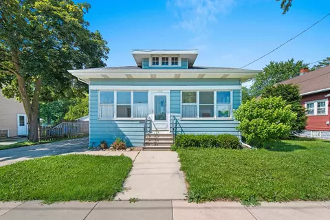 122 W 17th Ave, Oshkosh, WI 54902