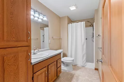 Bath - 5431 Brookview Dr #2, Appleton, WI 54913 photo 4 of 5