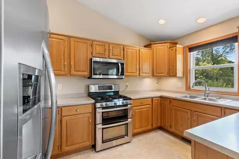Kitchen - 5431 Brookview Dr #2, Appleton, WI 54913 photo 4 of 8