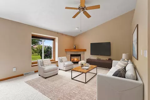 Living - 5431 Brookview Dr #2, Appleton, WI 54913 photo 3 of 6