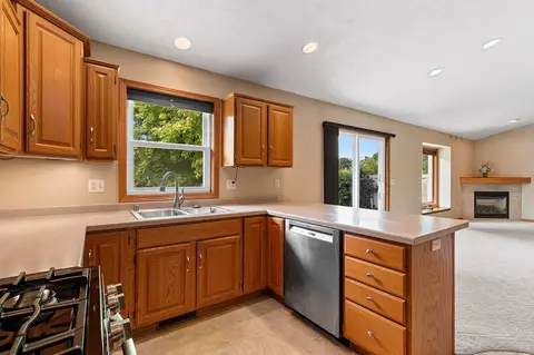 Kitchen - 5431 Brookview Dr #2, Appleton, WI 54913 photo 8 of 8
