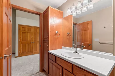 Bath - 5431 Brookview Dr #2, Appleton, WI 54913 photo 2 of 5