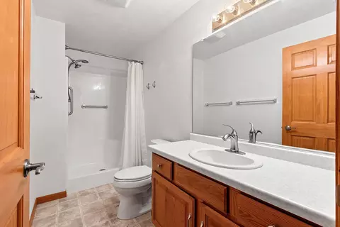 Bath - 5431 Brookview Dr #2, Appleton, WI 54913 photo 5 of 5
