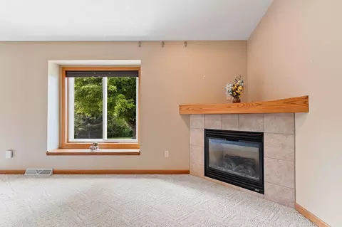 Living - 5431 Brookview Dr #2, Appleton, WI 54913 photo 4 of 6