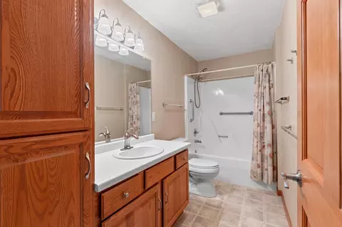 Bath - 5431 Brookview Dr #2, Appleton, WI 54913 photo 1 of 5
