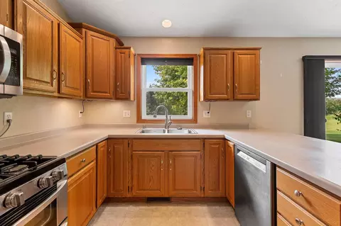 Kitchen - 5431 Brookview Dr #2, Appleton, WI 54913 photo 5 of 8