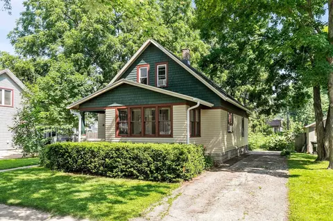 505 E Pine St, New London, WI 54961