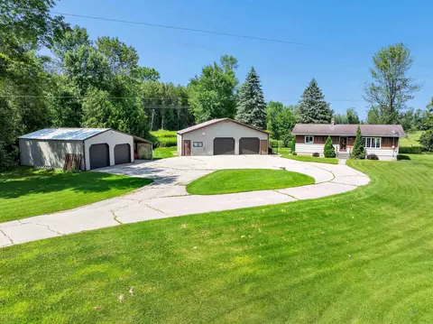 2030 Maple Grove School Rd, Oconto, WI 54153