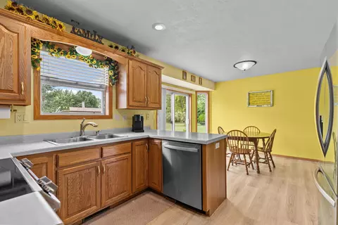 Kitchen - n9557 Clover Ridge Tr, Appleton, WI 54915 photo 4 of 4