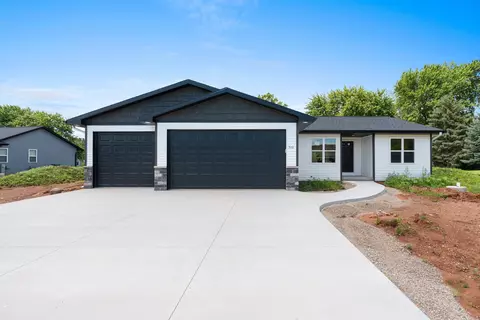 5111 Tamarack Trl, Oshkosh, WI 54904