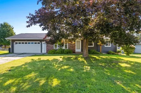 1126 David Ln, Green Bay, WI 54313