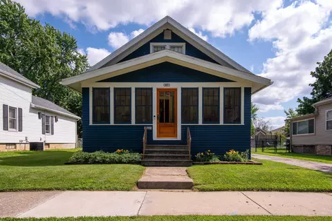 327 W 11th Ave, Oshkosh, WI 54902