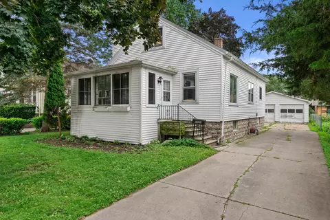 1127 Eastman St, Oshkosh, WI 54901